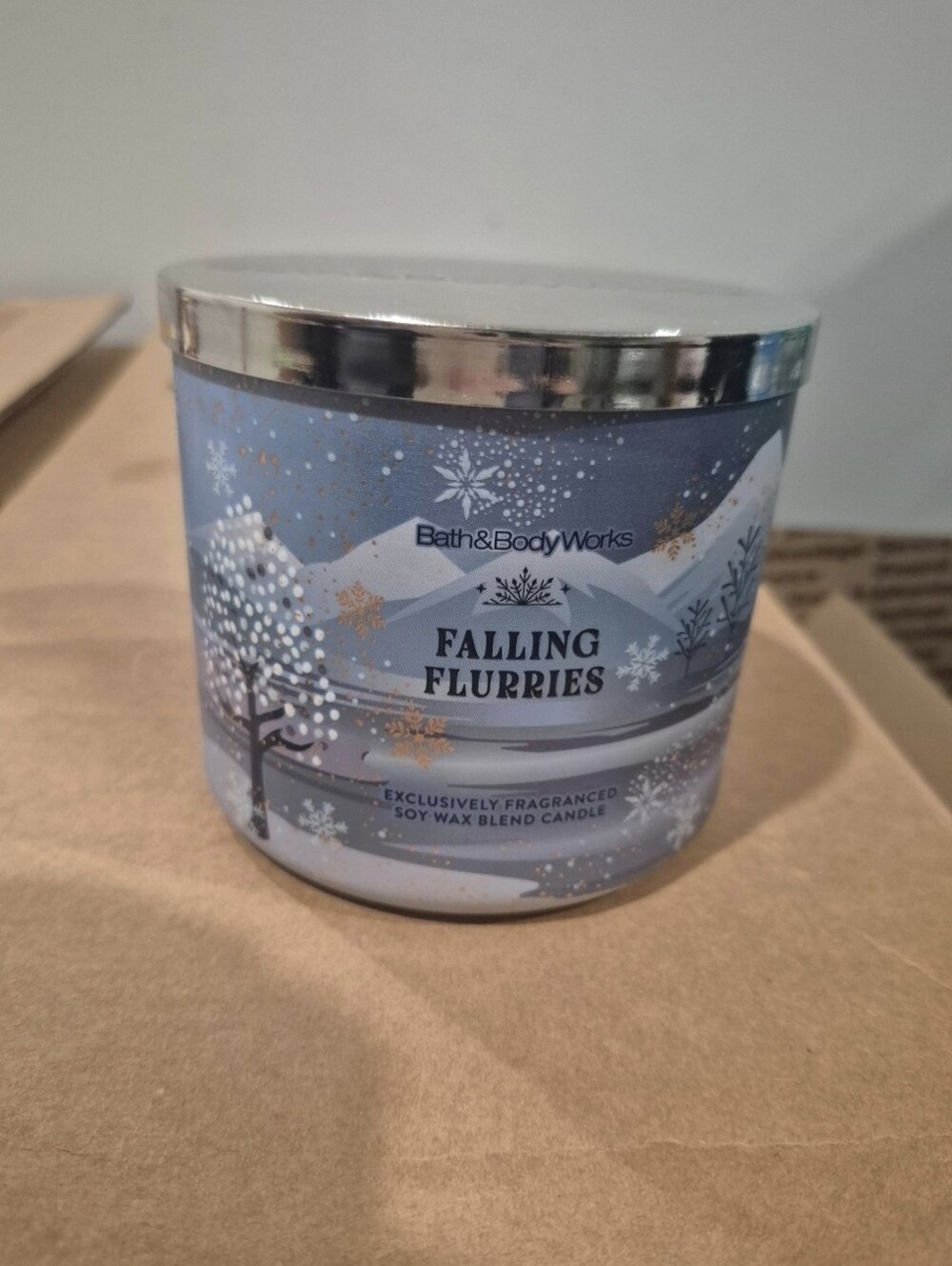 Bath and Body works falling flurries candle